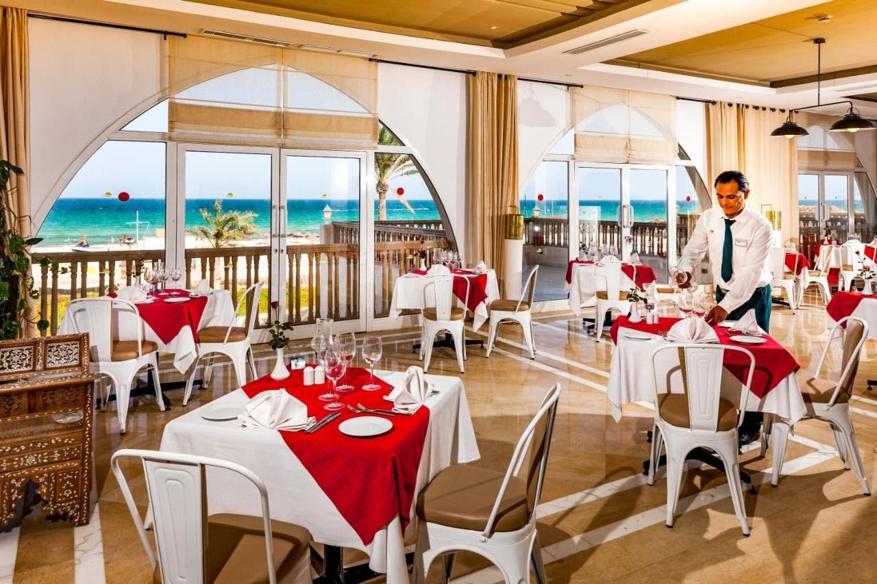 Tui Blue Palm Beach Palace Djerba - Adult Only ミドゥン エクステリア 写真 A restaurant at a resort